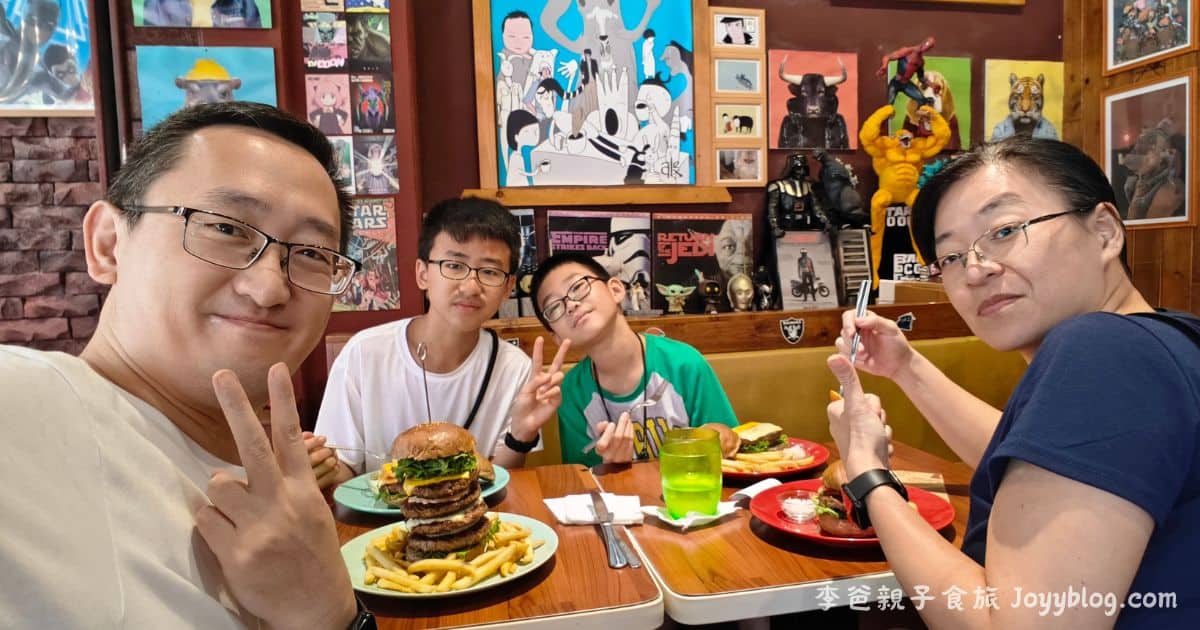 新竹美食《WOW 瓦屋餐廚》挑戰巨人漢堡 用餐免收服務費、飲料無限暢飲 ! 滿屋公仔讓你 WOW 不停 ! - WOW 瓦屋餐廚, 免服務費, 新竹, 新竹巨城, 服務費, 東區, 漢堡, 潛艇堡, 炸物, 無限暢飲, 菜單