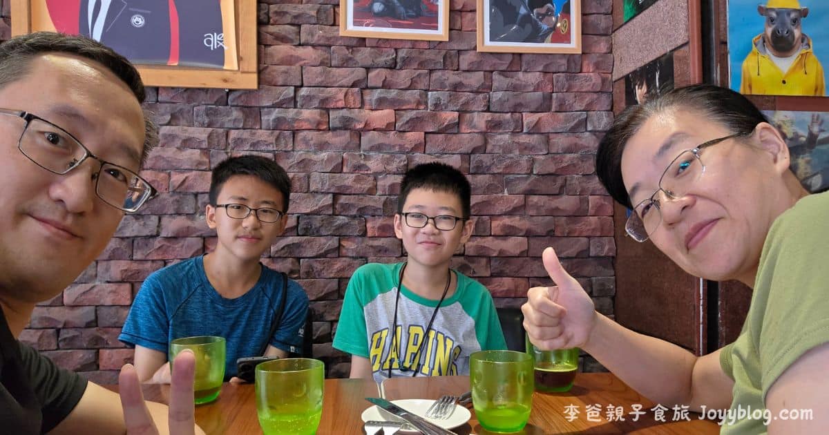 新竹美食《WOW 瓦屋餐廚》挑戰巨人漢堡 用餐免收服務費、飲料無限暢飲 ! 滿屋公仔讓你 WOW 不停 ! - WOW 瓦屋餐廚, 免服務費, 新竹, 新竹巨城, 服務費, 東區, 漢堡, 潛艇堡, 炸物, 無限暢飲, 菜單